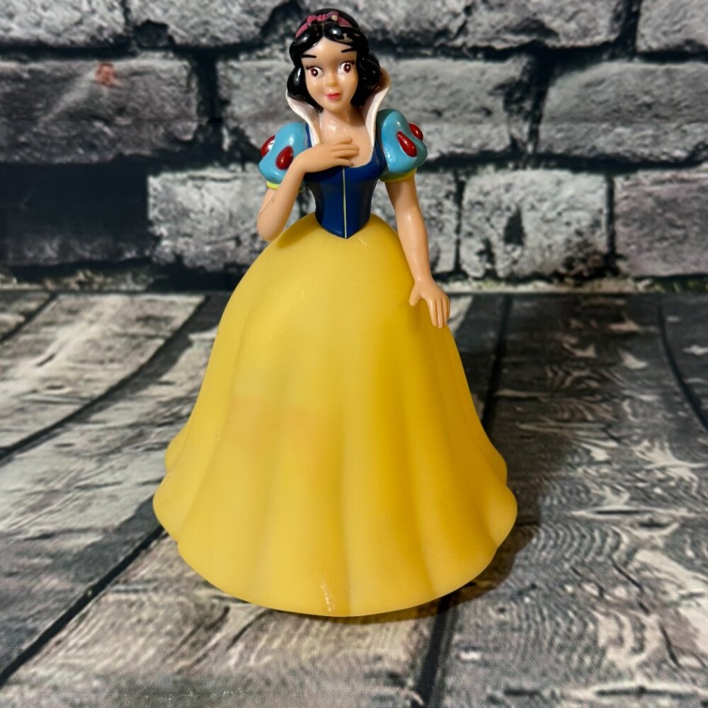 Disney's 2013 Snow White Tabletop Push Night Light Battery Operated (TOY-13)